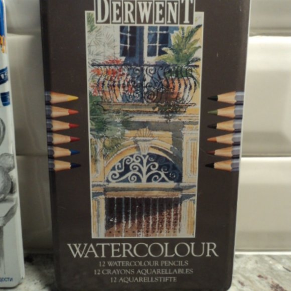 watercolour & sketching pencils & sketchbook - Picture 3 of 7